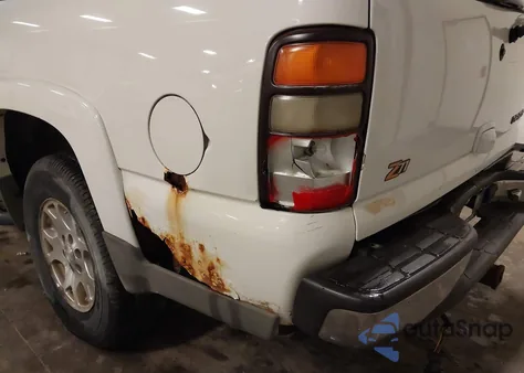 2004 Chevrolet Suburban 1500 Z71 из США, поврежденный, VIN 3GNFK16Z84G190901